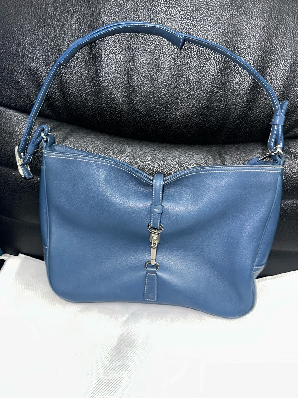 Vintage Coach blue Hampton leather clip Hobo handbag with silver hardware.